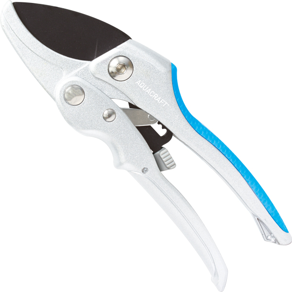 Ratchet pruner for cutting thick branches effortlessly